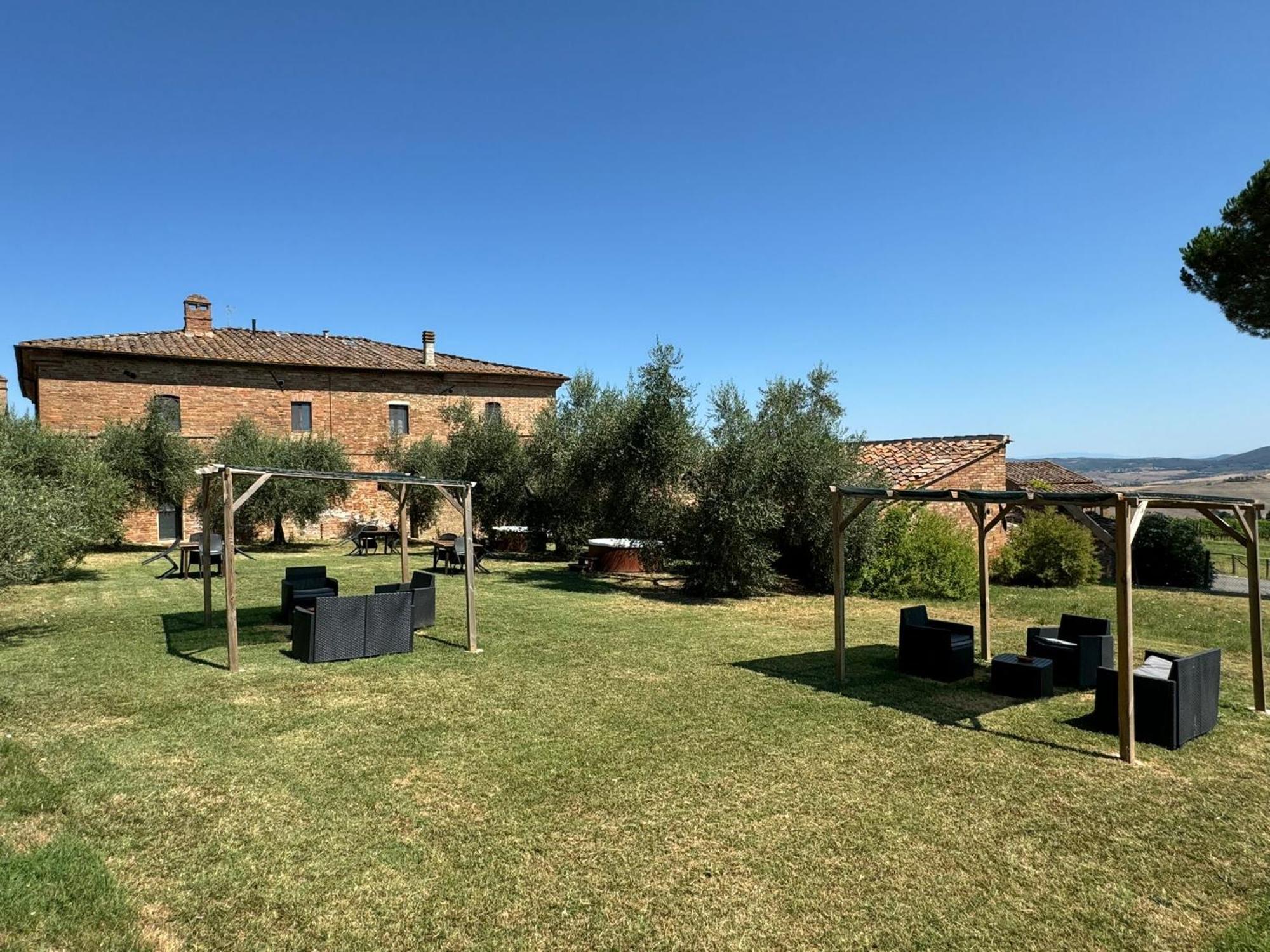 Agriturismo Diffuso Monte Oliveto Maggiore Chiusure Bagian luar foto