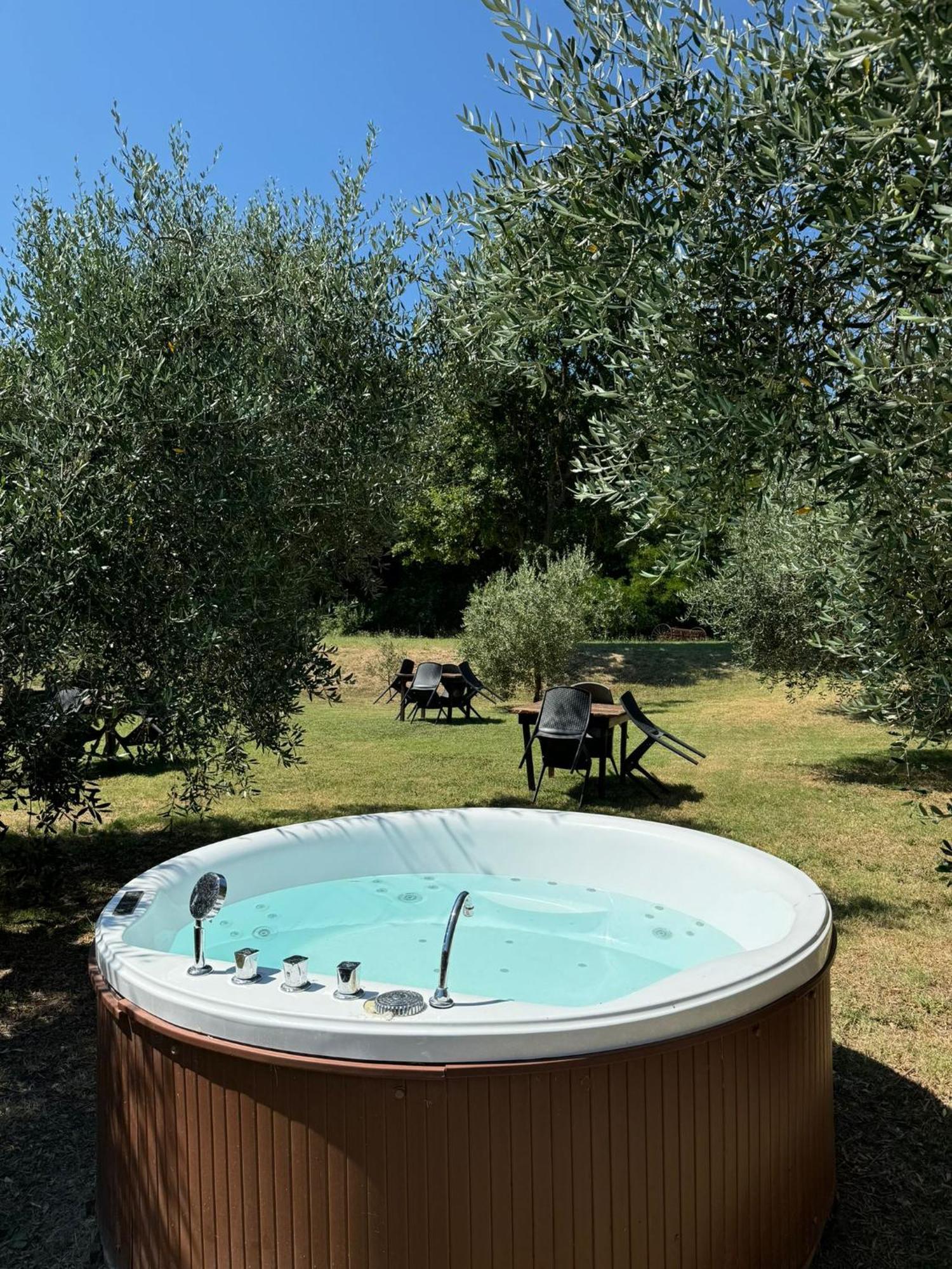 Agriturismo Diffuso Monte Oliveto Maggiore Chiusure Bagian luar foto